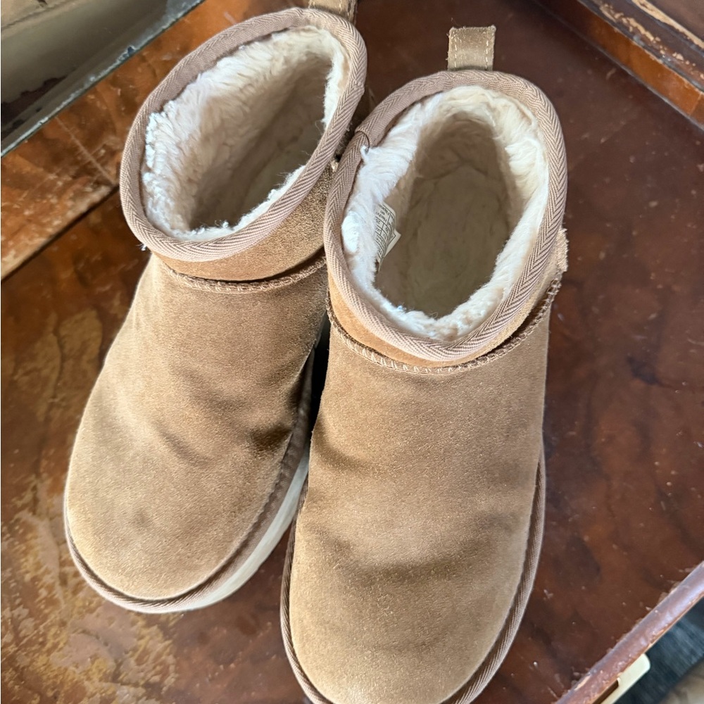 UGG Ultra Mini Platform Boots - Picture 2 of 3